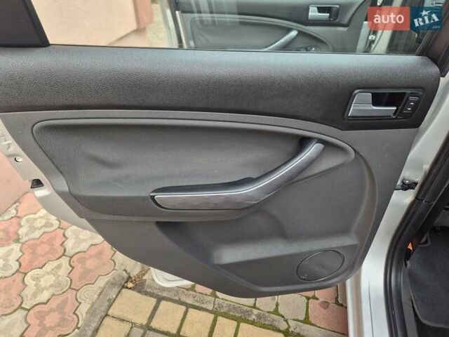Сірий Форд Сі-Макс, об'ємом двигуна 1.6 л та пробігом 195 тис. км за 5850 $, фото 49 на Automoto.ua