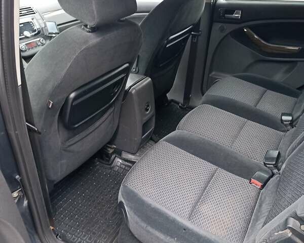 Серый Форд Си-Макс, объемом двигателя 1.75 л и пробегом 236 тыс. км за 5190 $, фото 5 на Automoto.ua