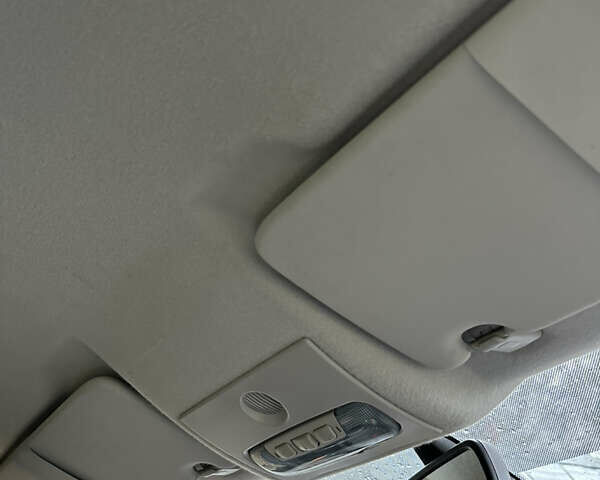 Серый Форд Си-Макс, объемом двигателя 1.6 л и пробегом 210 тыс. км за 5700 $, фото 9 на Automoto.ua