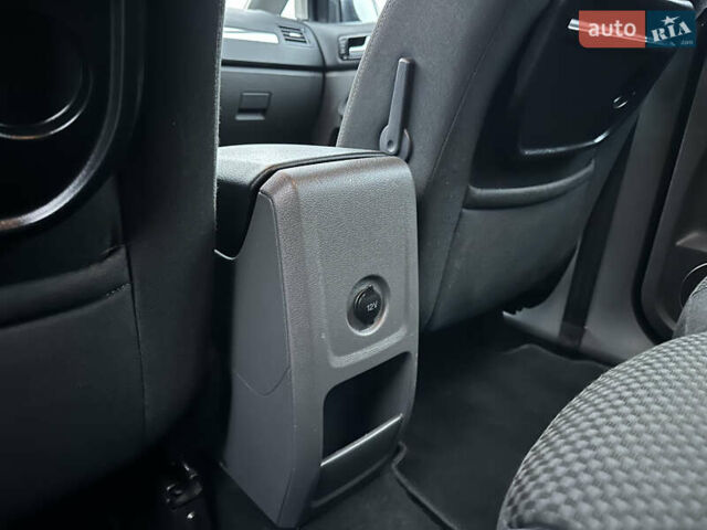 Серый Форд Си-Макс, объемом двигателя 1.8 л и пробегом 282 тыс. км за 6300 $, фото 35 на Automoto.ua