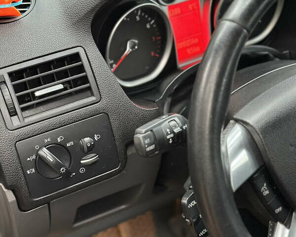 Серый Форд Си-Макс, объемом двигателя 1.6 л и пробегом 210 тыс. км за 5700 $, фото 7 на Automoto.ua