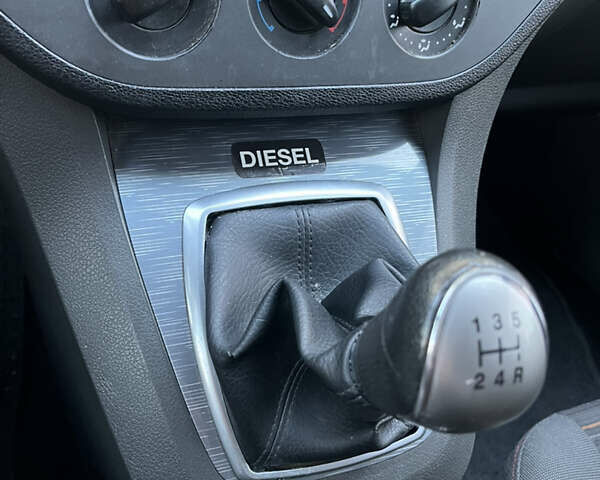 Серый Форд Си-Макс, объемом двигателя 1.6 л и пробегом 288 тыс. км за 5999 $, фото 11 на Automoto.ua