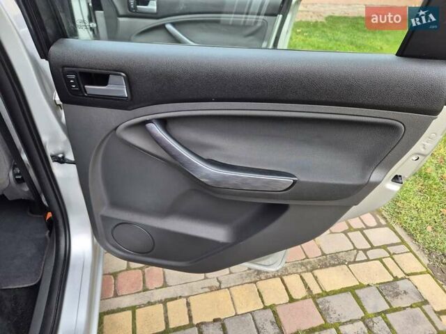 Сірий Форд Сі-Макс, об'ємом двигуна 1.6 л та пробігом 195 тис. км за 5850 $, фото 44 на Automoto.ua