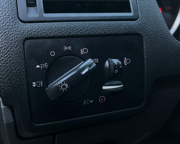 Серый Форд Си-Макс, объемом двигателя 1.6 л и пробегом 288 тыс. км за 5999 $, фото 14 на Automoto.ua