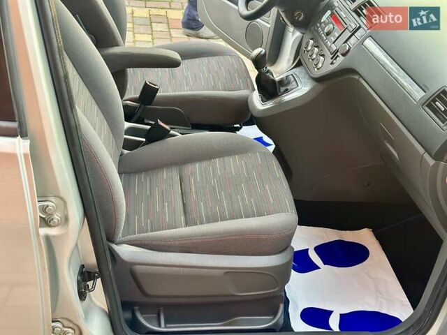 Сірий Форд Сі-Макс, об'ємом двигуна 1.6 л та пробігом 156 тис. км за 5850 $, фото 22 на Automoto.ua