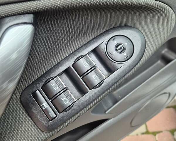 Сірий Форд Сі-Макс, об'ємом двигуна 1.6 л та пробігом 195 тис. км за 5850 $, фото 30 на Automoto.ua