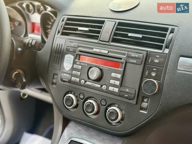 Сірий Форд Сі-Макс, об'ємом двигуна 1.6 л та пробігом 156 тис. км за 5850 $, фото 24 на Automoto.ua