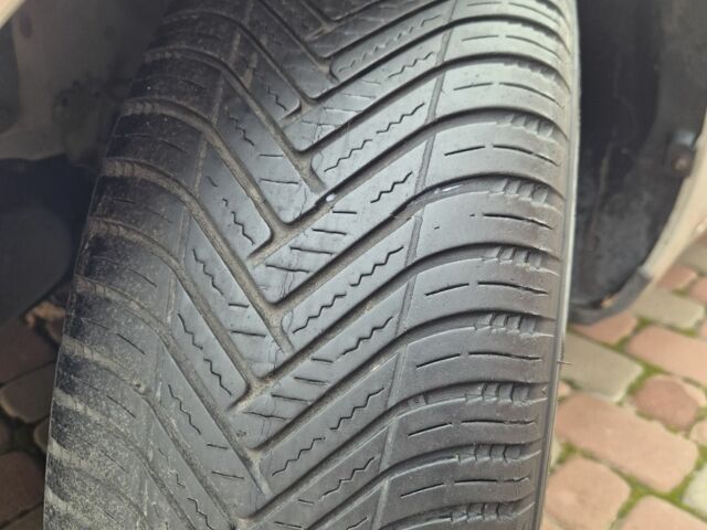 Серый Форд Си-Макс, объемом двигателя 1.6 л и пробегом 195 тыс. км за 5850 $, фото 23 на Automoto.ua