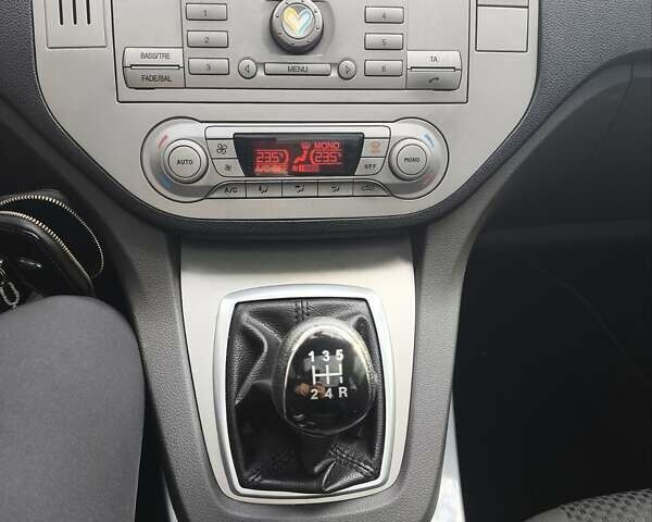 Серый Форд Си-Макс, объемом двигателя 1.6 л и пробегом 246 тыс. км за 7200 $, фото 12 на Automoto.ua