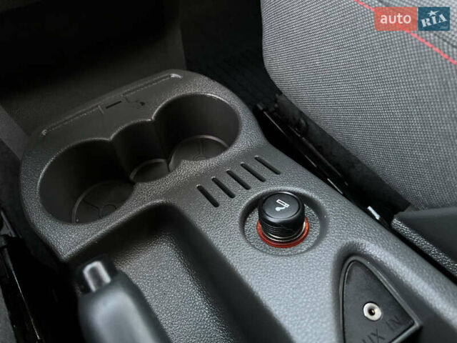 Серый Форд Си-Макс, объемом двигателя 1.8 л и пробегом 181 тыс. км за 5300 $, фото 61 на Automoto.ua