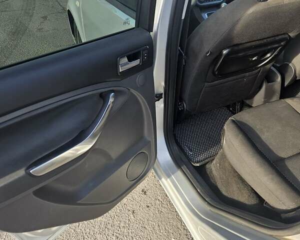 Сірий Форд Сі-Макс, об'ємом двигуна 1.6 л та пробігом 300 тис. км за 4500 $, фото 5 на Automoto.ua