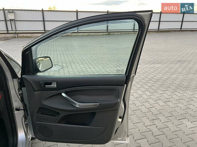 Серый Форд Си-Макс, объемом двигателя 1.8 л и пробегом 181 тыс. км за 5300 $, фото 70 на Automoto.ua