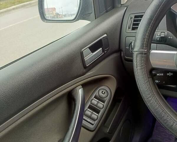 Сірий Форд Сі-Макс, об'ємом двигуна 1.6 л та пробігом 260 тис. км за 5500 $, фото 1 на Automoto.ua