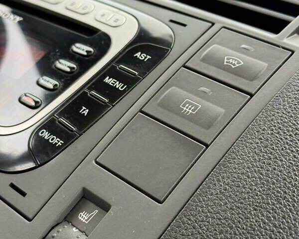 Серый Форд Си-Макс, объемом двигателя 1.6 л и пробегом 146 тыс. км за 6700 $, фото 60 на Automoto.ua