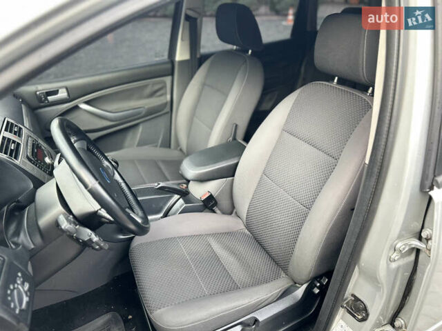 Сірий Форд Сі-Макс, об'ємом двигуна 1.56 л та пробігом 344 тис. км за 5699 $, фото 12 на Automoto.ua