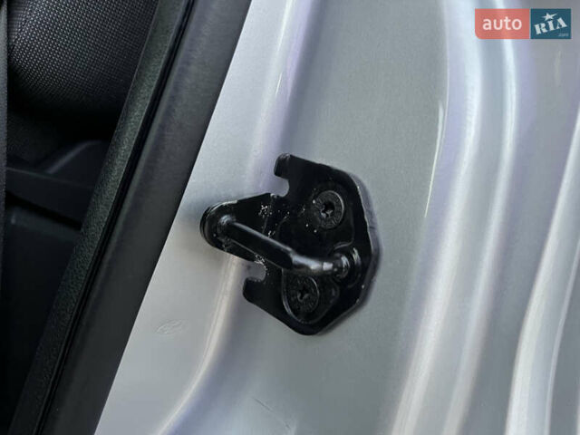 Серый Форд Си-Макс, объемом двигателя 1.8 л и пробегом 181 тыс. км за 5300 $, фото 90 на Automoto.ua