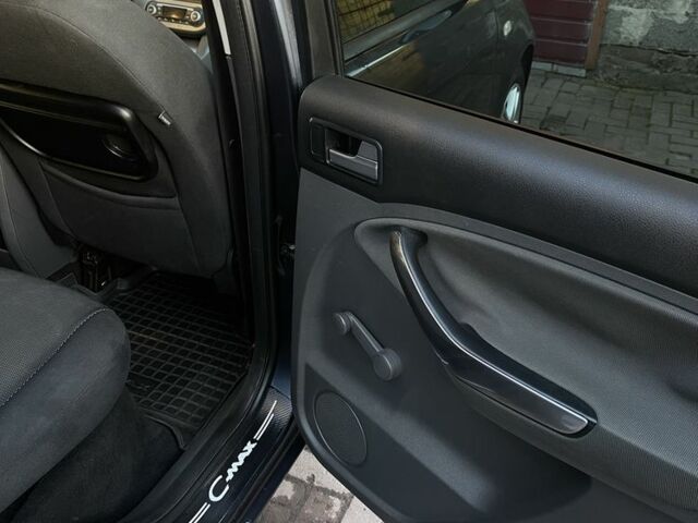 Серый Форд Си-Макс, объемом двигателя 1.6 л и пробегом 305 тыс. км за 5600 $, фото 20 на Automoto.ua