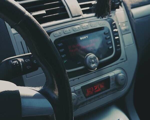 Серый Форд Си-Макс, объемом двигателя 1.56 л и пробегом 200 тыс. км за 6600 $, фото 8 на Automoto.ua