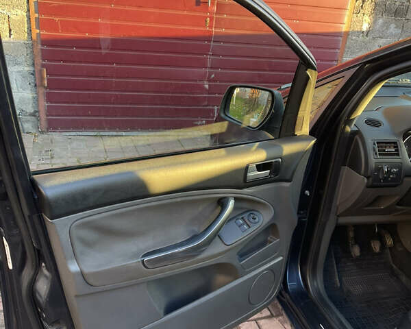 Серый Форд Си-Макс, объемом двигателя 1.56 л и пробегом 305 тыс. км за 5400 $, фото 21 на Automoto.ua