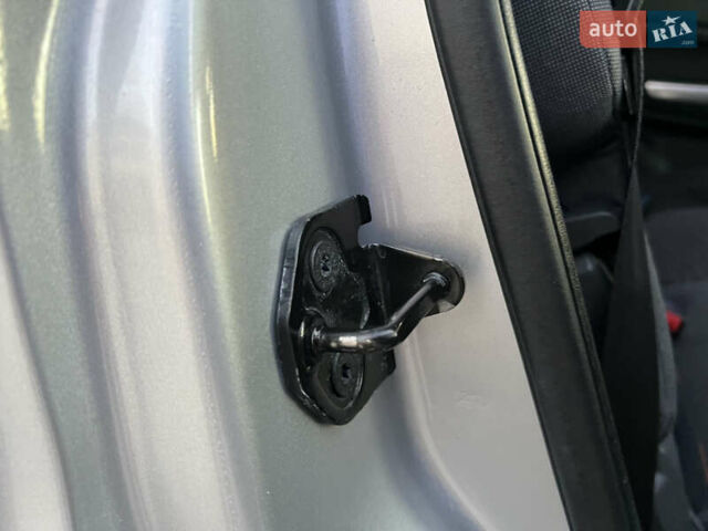 Серый Форд Си-Макс, объемом двигателя 1.8 л и пробегом 181 тыс. км за 5300 $, фото 85 на Automoto.ua