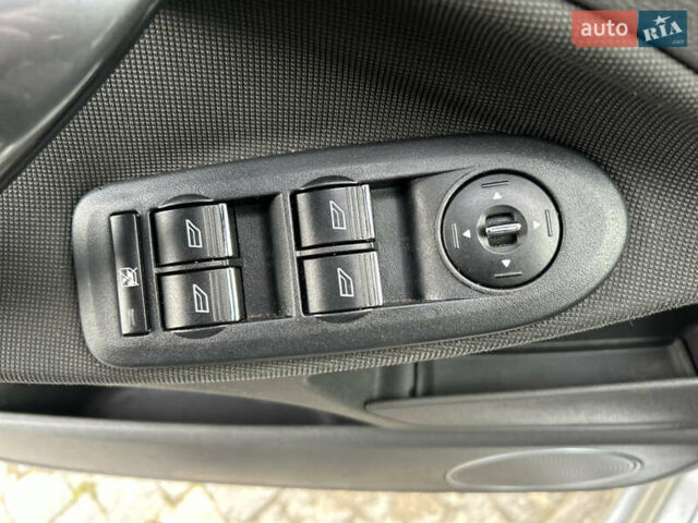Сірий Форд Сі-Макс, об'ємом двигуна 1.56 л та пробігом 344 тис. км за 5699 $, фото 21 на Automoto.ua