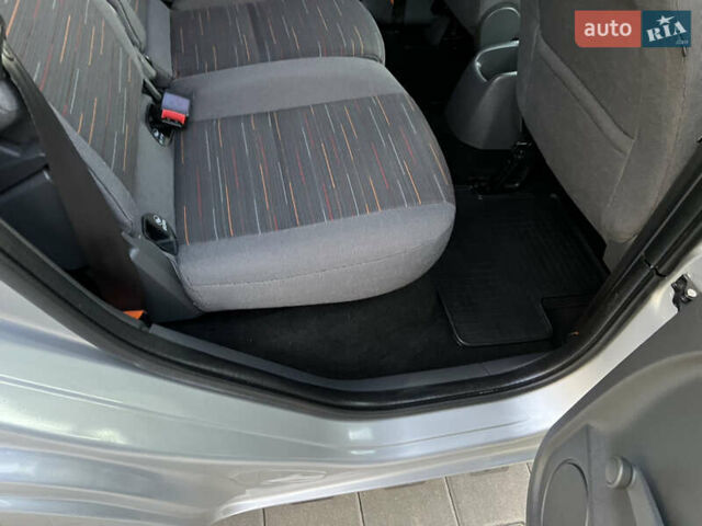 Серый Форд Си-Макс, объемом двигателя 1.8 л и пробегом 181 тыс. км за 5300 $, фото 86 на Automoto.ua