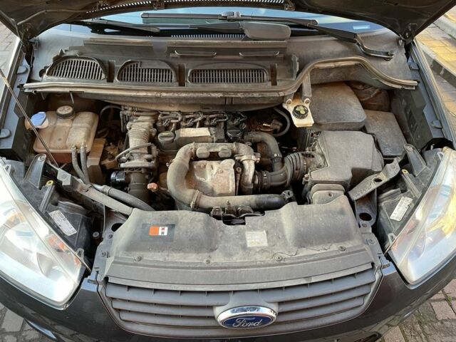 Серый Форд Си-Макс, объемом двигателя 1.6 л и пробегом 305 тыс. км за 5600 $, фото 22 на Automoto.ua