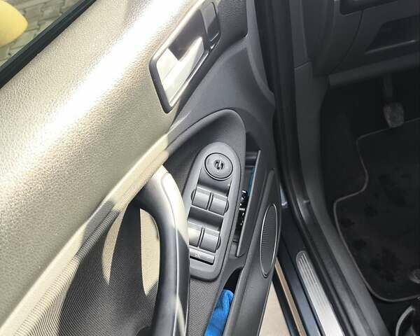 Серый Форд Си-Макс, объемом двигателя 1.6 л и пробегом 246 тыс. км за 7200 $, фото 15 на Automoto.ua