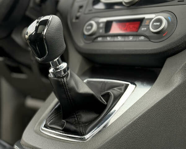 Серый Форд Си-Макс, объемом двигателя 1.6 л и пробегом 146 тыс. км за 6700 $, фото 54 на Automoto.ua