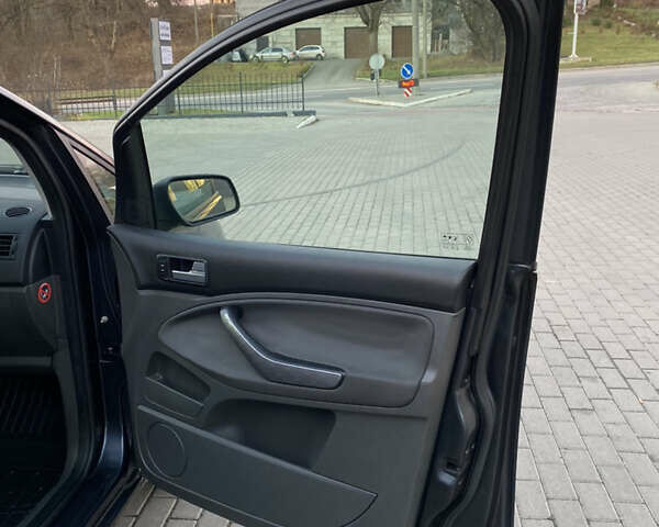 Серый Форд Си-Макс, объемом двигателя 1.6 л и пробегом 217 тыс. км за 5800 $, фото 15 на Automoto.ua