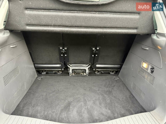 Серый Форд Си-Макс, объемом двигателя 1.6 л и пробегом 146 тыс. км за 6700 $, фото 78 на Automoto.ua