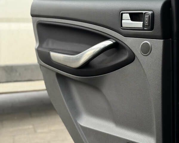 Серый Форд Си-Макс, объемом двигателя 1.6 л и пробегом 146 тыс. км за 6700 $, фото 64 на Automoto.ua