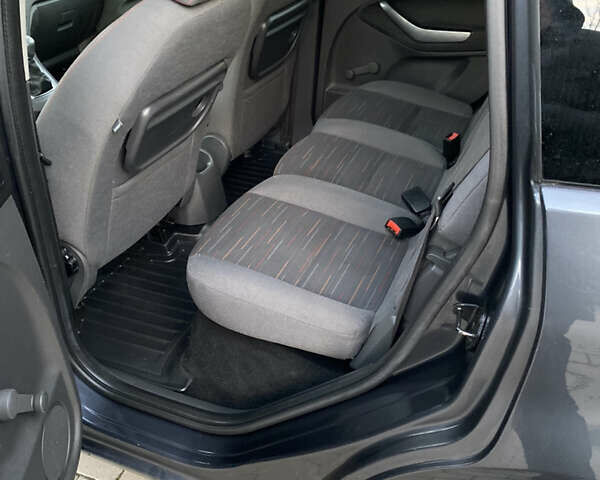 Серый Форд Си-Макс, объемом двигателя 1.6 л и пробегом 217 тыс. км за 5800 $, фото 20 на Automoto.ua