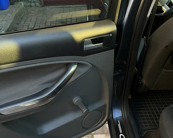 Серый Форд Си-Макс, объемом двигателя 1.56 л и пробегом 305 тыс. км за 5400 $, фото 24 на Automoto.ua