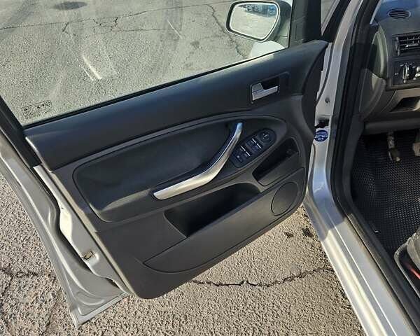 Сірий Форд Сі-Макс, об'ємом двигуна 1.6 л та пробігом 300 тис. км за 4500 $, фото 7 на Automoto.ua