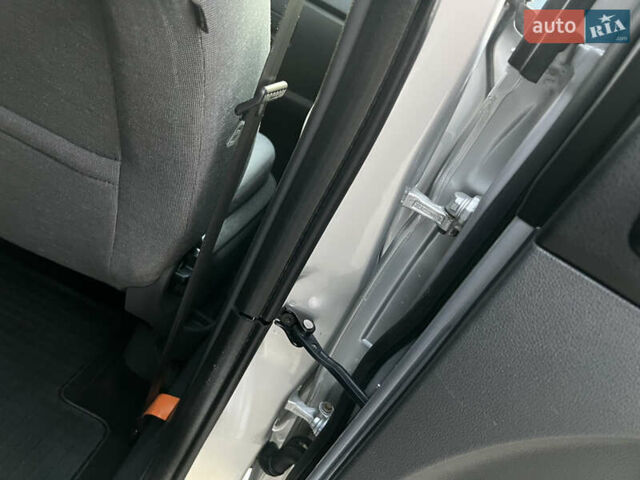 Серый Форд Си-Макс, объемом двигателя 1.8 л и пробегом 181 тыс. км за 5300 $, фото 84 на Automoto.ua