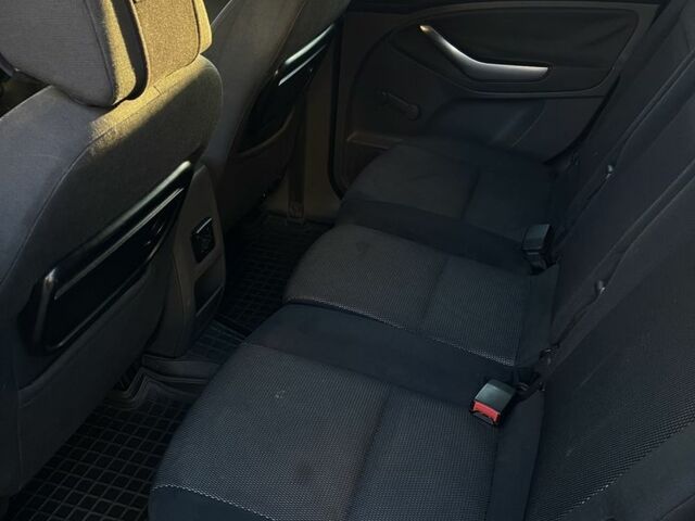 Серый Форд Си-Макс, объемом двигателя 1.6 л и пробегом 305 тыс. км за 5600 $, фото 16 на Automoto.ua