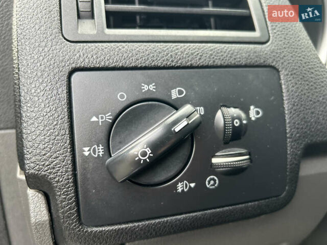 Сірий Форд Сі-Макс, об'ємом двигуна 1.56 л та пробігом 344 тис. км за 5699 $, фото 24 на Automoto.ua