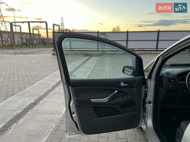 Серый Форд Си-Макс, объемом двигателя 1.8 л и пробегом 181 тыс. км за 5300 $, фото 45 на Automoto.ua