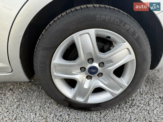Серый Форд Си-Макс, объемом двигателя 2 л и пробегом 200 тыс. км за 6750 $, фото 21 на Automoto.ua