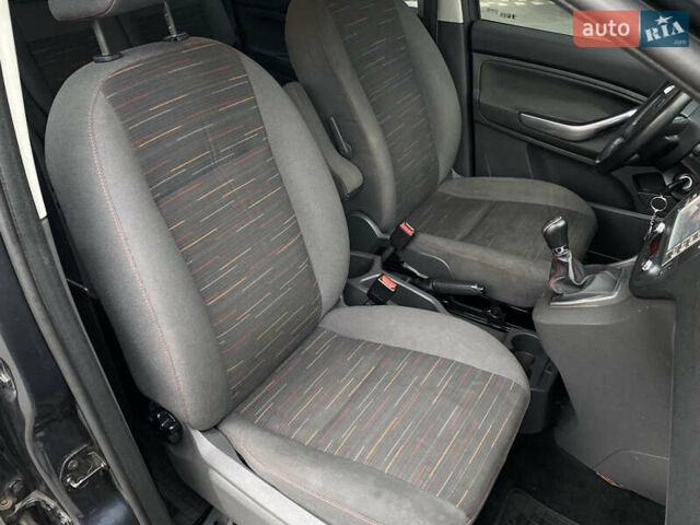 Серый Форд Си-Макс, объемом двигателя 1.6 л и пробегом 207 тыс. км за 5990 $, фото 19 на Automoto.ua