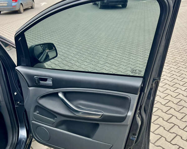 Серый Форд Си-Макс, объемом двигателя 1.8 л и пробегом 200 тыс. км за 6450 $, фото 26 на Automoto.ua