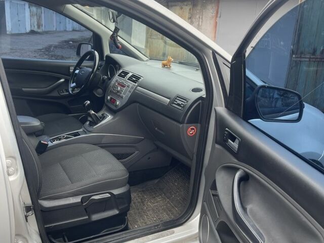 Серый Форд Си-Макс, объемом двигателя 1.6 л и пробегом 200 тыс. км за 5600 $, фото 4 на Automoto.ua