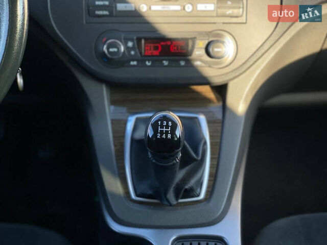 Серый Форд Си-Макс, объемом двигателя 1.8 л и пробегом 188 тыс. км за 7700 $, фото 12 на Automoto.ua