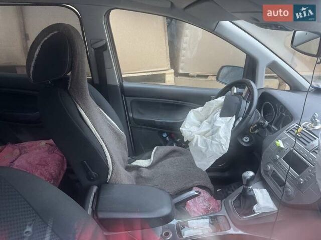 Серый Форд Си-Макс, объемом двигателя 1.6 л и пробегом 330 тыс. км за 3200 $, фото 9 на Automoto.ua