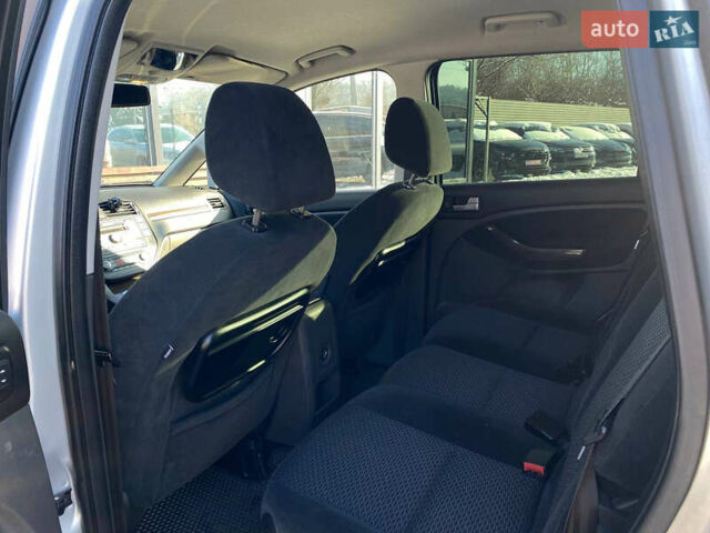 Серый Форд Си-Макс, объемом двигателя 1.8 л и пробегом 188 тыс. км за 7700 $, фото 6 на Automoto.ua