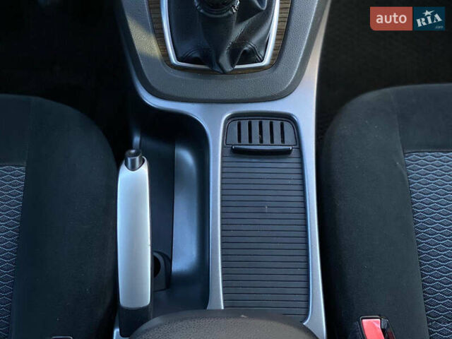 Серый Форд Си-Макс, объемом двигателя 1.8 л и пробегом 188 тыс. км за 7700 $, фото 13 на Automoto.ua