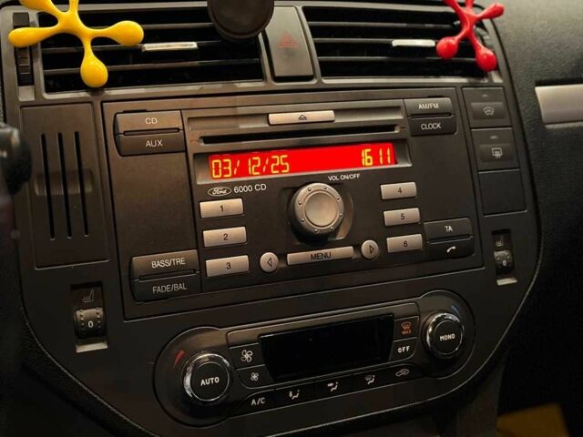 Серый Форд Си-Макс, объемом двигателя 1.4 л и пробегом 320 тыс. км за 6500 $, фото 14 на Automoto.ua