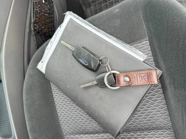 Сірий Форд Сі-Макс, об'ємом двигуна 1.8 л та пробігом 221 тис. км за 5900 $, фото 15 на Automoto.ua