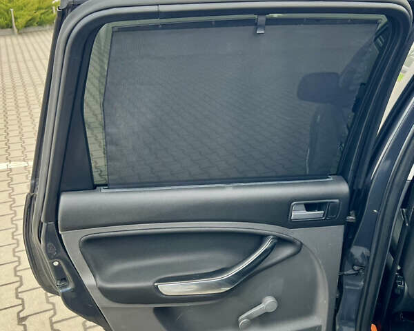 Серый Форд Си-Макс, объемом двигателя 1.8 л и пробегом 200 тыс. км за 6450 $, фото 15 на Automoto.ua